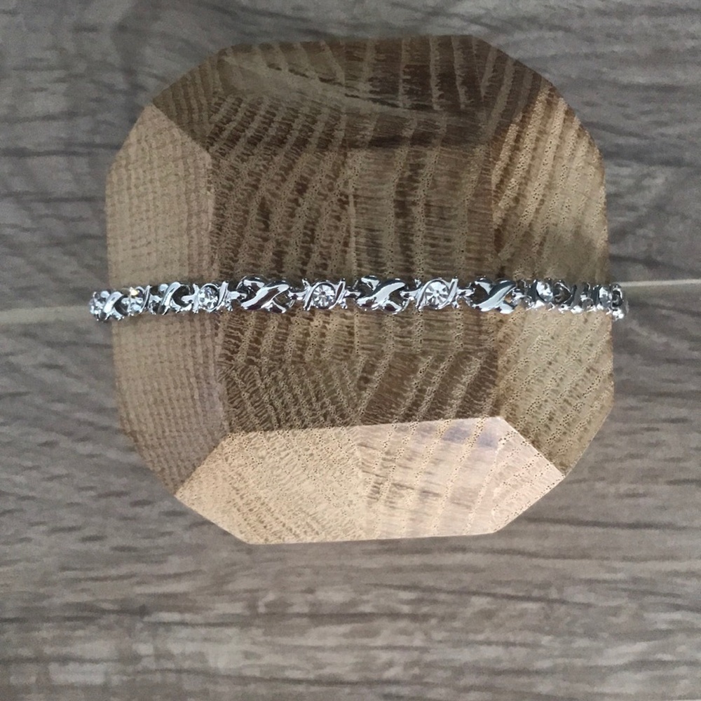 Crystal stone embellished bracelet - Picture 5 of 6